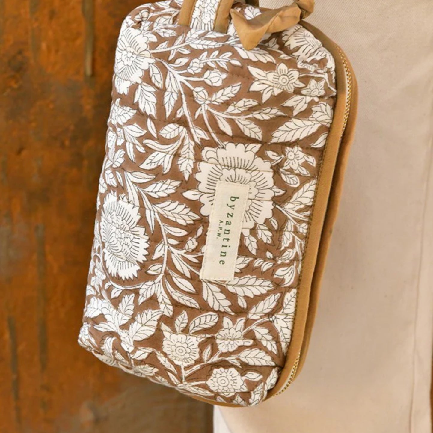 Byzantine_x_Wild_Apothecary_-_Petite_trousse_de_toilette_-_Antioche_Kaki_caa0826d-908c-41b0-83d7-f82c27a42335