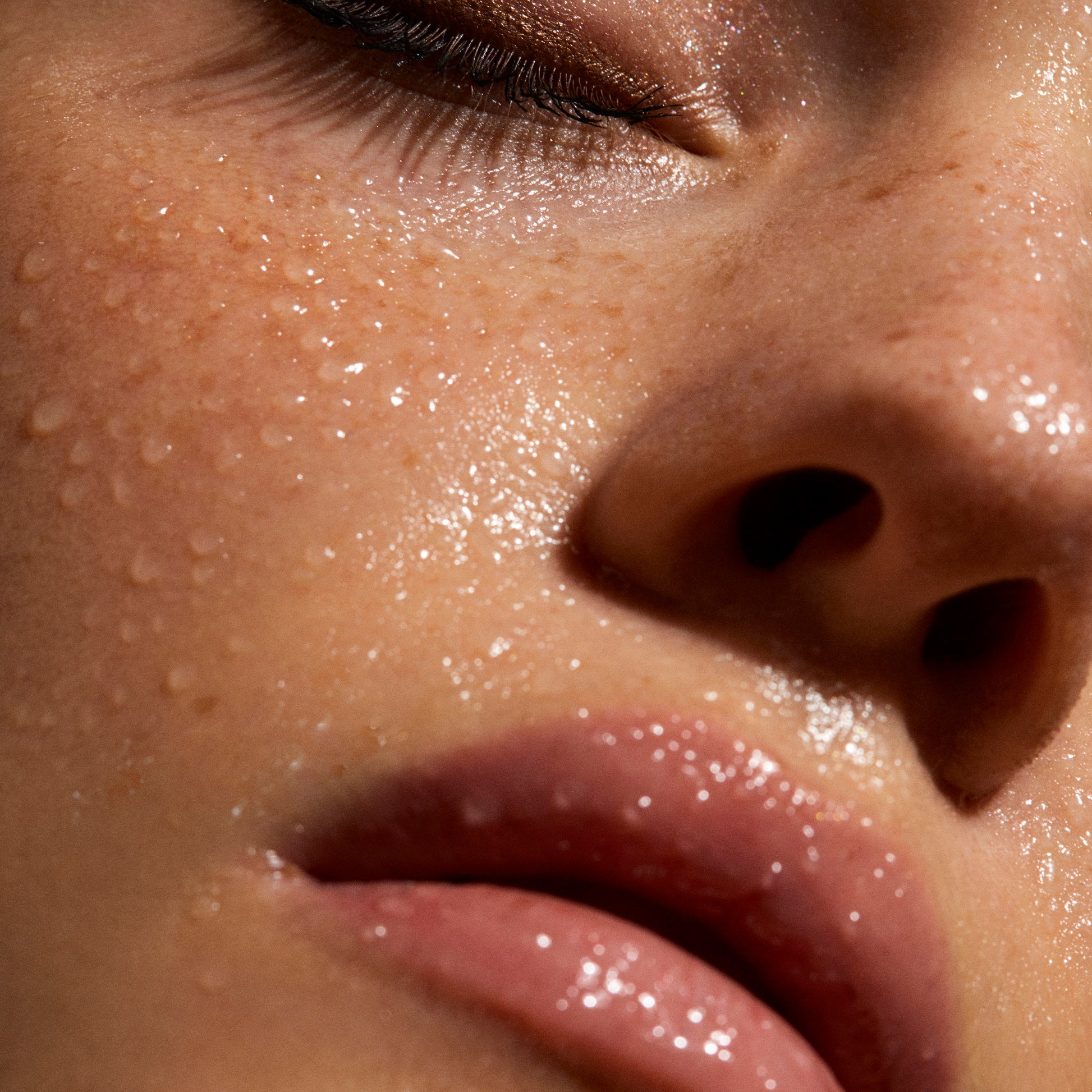 WILD-APOTHECARY-SKINCARE-ECLAT-HYDROLAT-ROSE-BIOLOGIQUE-FRANCAIS-NETTOYANT-3